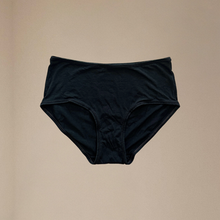 Front view of Organic Cotton Hipster in black – sits below waist, lightweight feel with soft, form-flattering seams